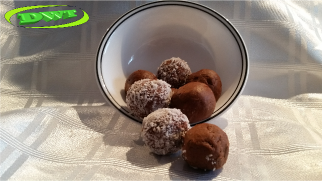 Chocolate/coconut protein balls